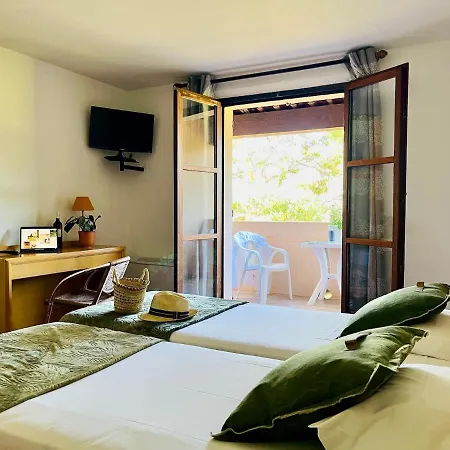 Des Collines Hotel 3*